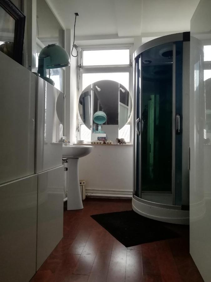 Ghostel 1St - Aventure Alternative - Guest House - Arts-Factory-Experience - For Artists, Makers And Open Minds - Attention, We Are Not A Hotel And Are Not Adapted For Everybody - Read Host Warnings Before Reservation - Www,Providence,Be Asbl Charleroi Zewnętrze zdjęcie
