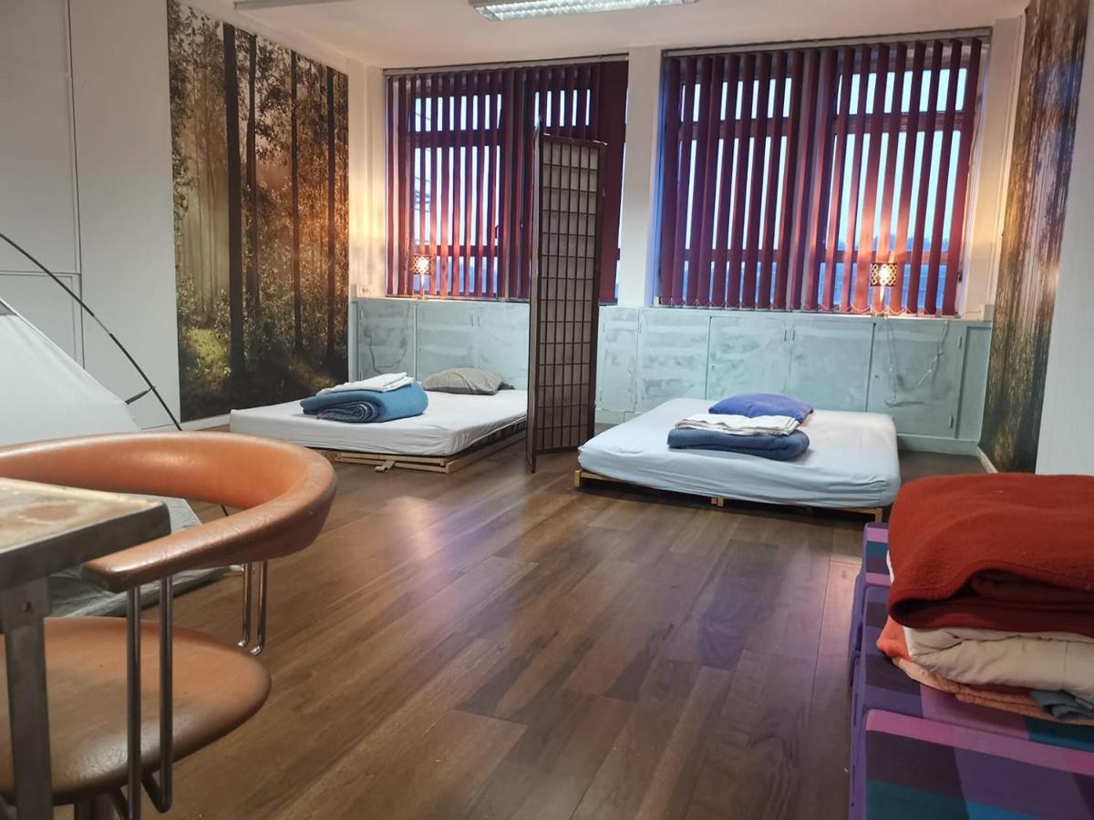 Ghostel 1St - Aventure Alternative - Guest House - Arts-Factory-Experience - For Artists, Makers And Open Minds - Attention, We Are Not A Hotel And Are Not Adapted For Everybody - Read Host Warnings Before Reservation - Www,Providence,Be Asbl Charleroi Zewnętrze zdjęcie